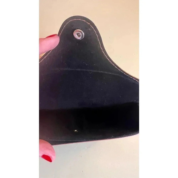 RayBan Brown Leather Snap Closure Sunglasses Carrying Case With Cloth - Picture 5 of 7